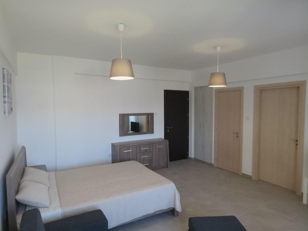 Polyxeni Hotel Apartments Limassol Ngoại thất bức ảnh