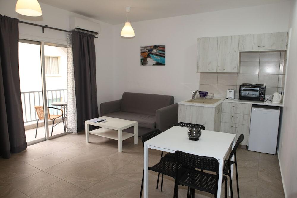 Polyxeni Hotel Apartments Limassol Ngoại thất bức ảnh