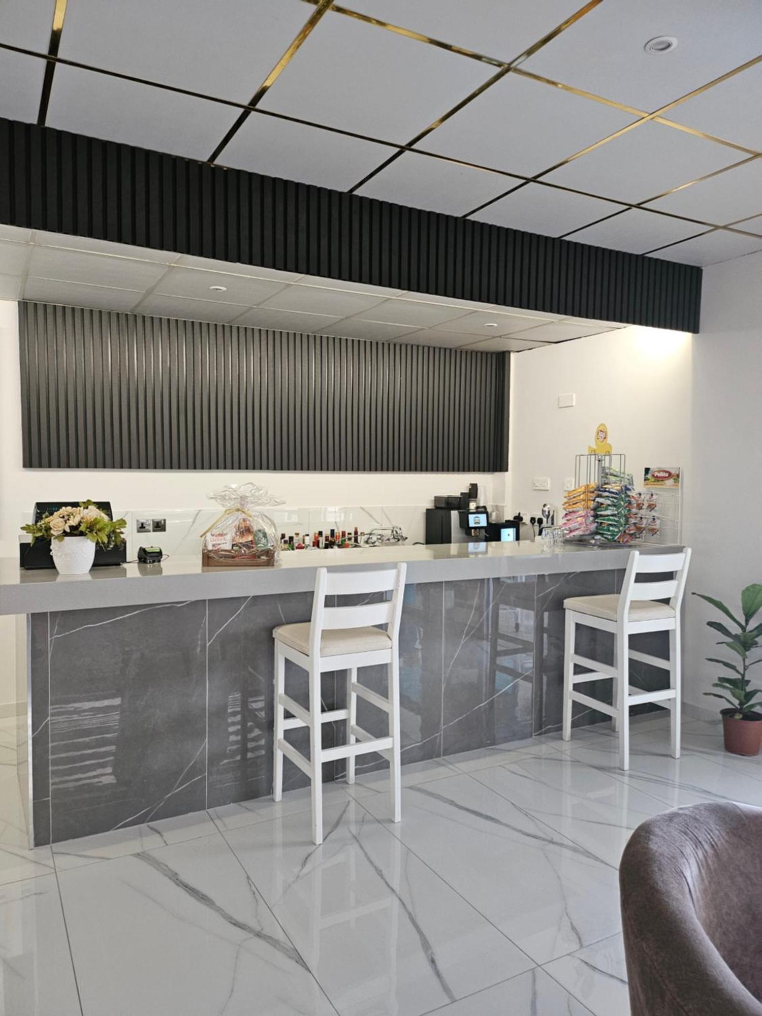 Polyxeni Hotel Apartments Limassol Ngoại thất bức ảnh