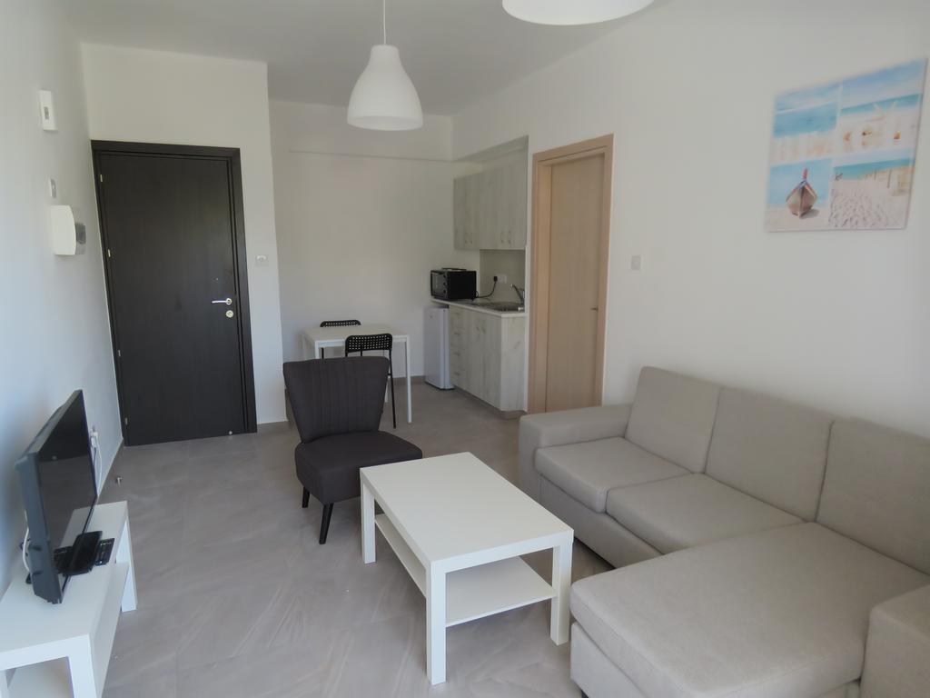 Polyxeni Hotel Apartments Limassol Ngoại thất bức ảnh