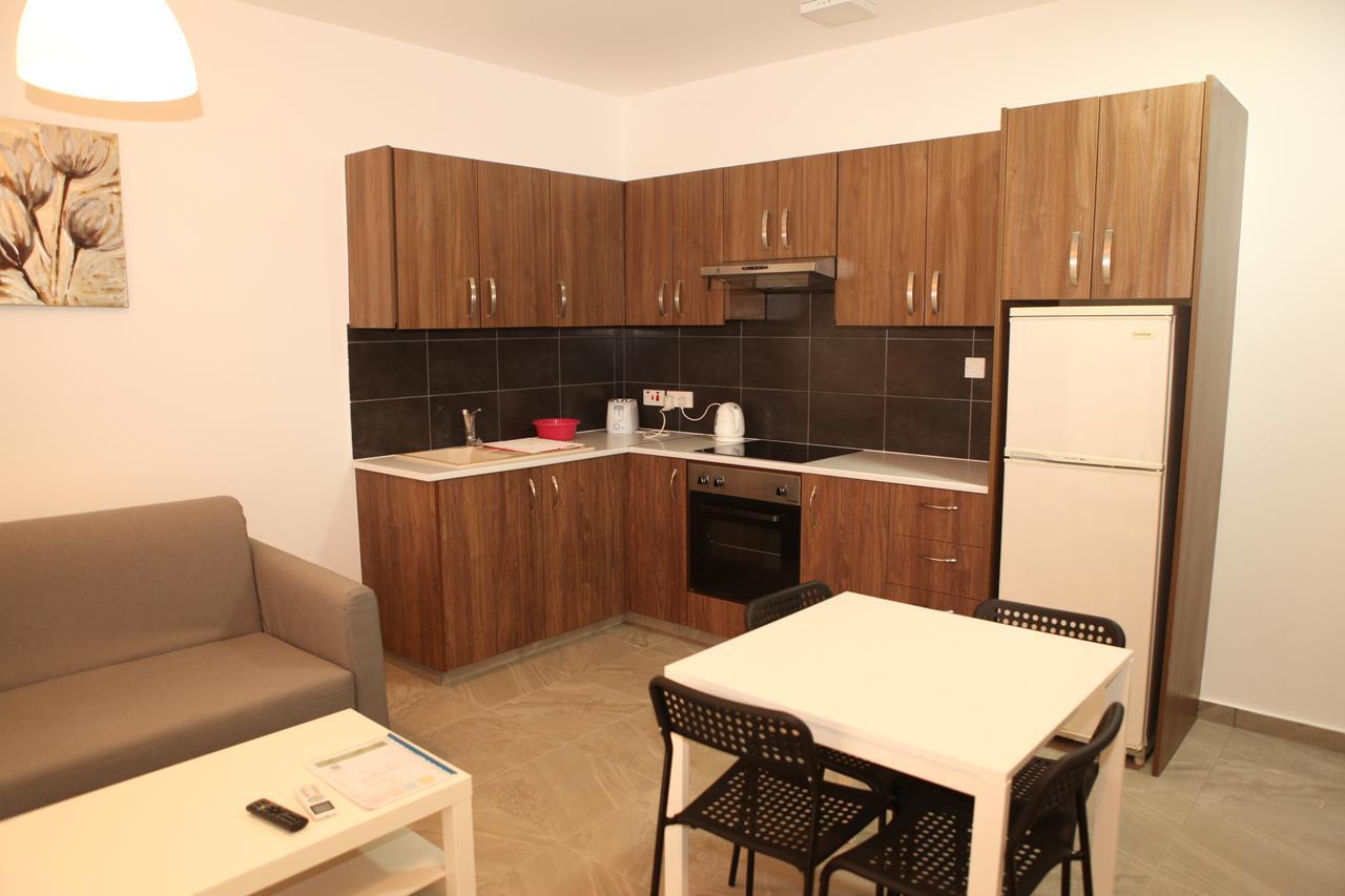 Polyxeni Hotel Apartments Limassol Ngoại thất bức ảnh