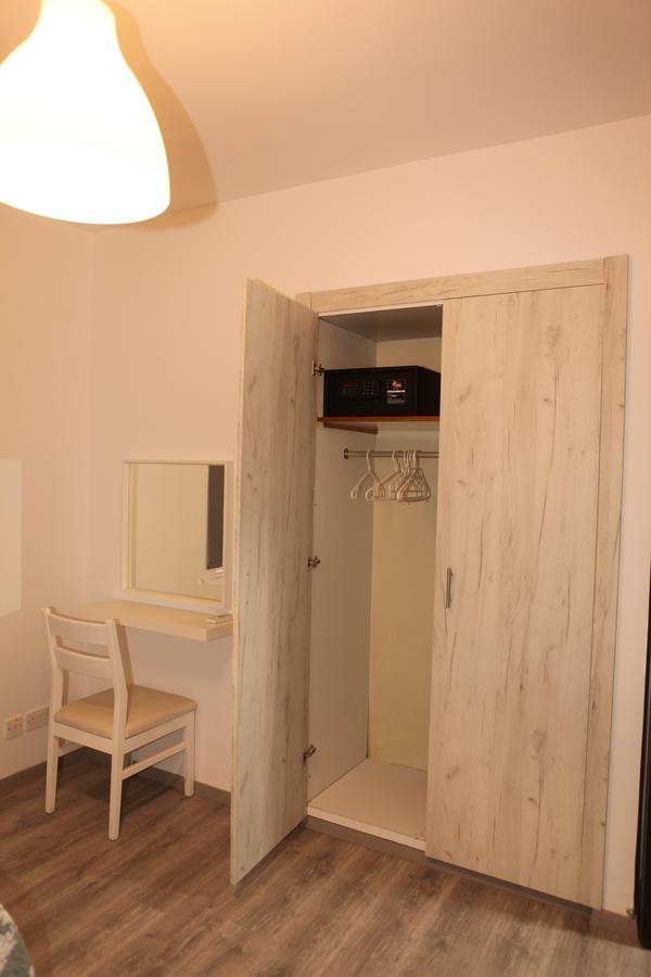 Polyxeni Hotel Apartments Limassol Ngoại thất bức ảnh