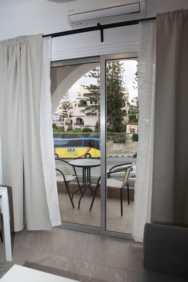 Polyxeni Hotel Apartments Limassol Ngoại thất bức ảnh