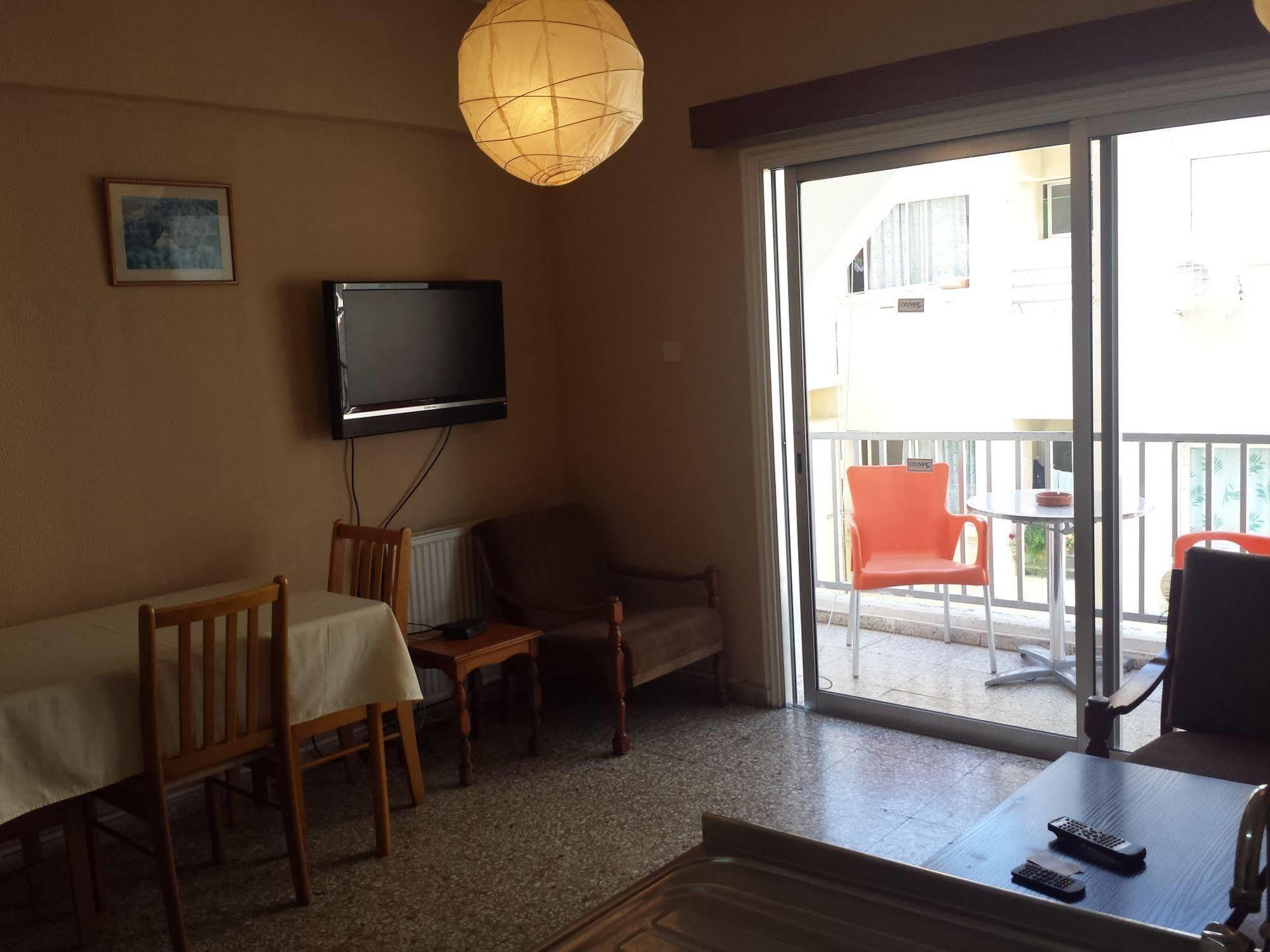 Polyxeni Hotel Apartments Limassol Ngoại thất bức ảnh