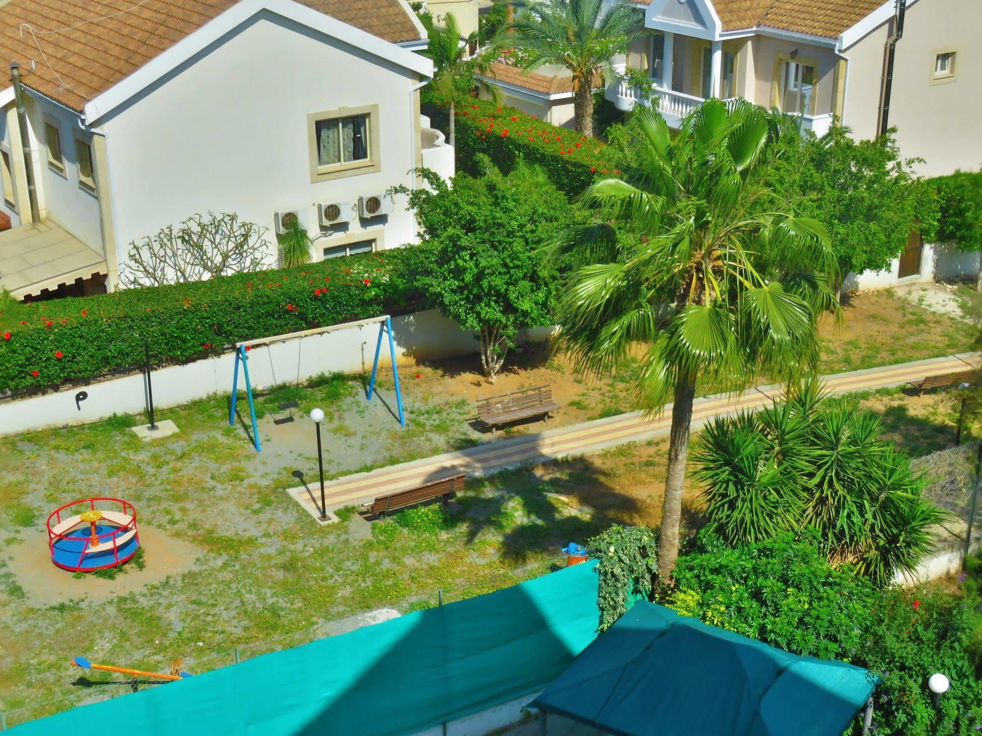 Polyxeni Hotel Apartments Limassol Ngoại thất bức ảnh