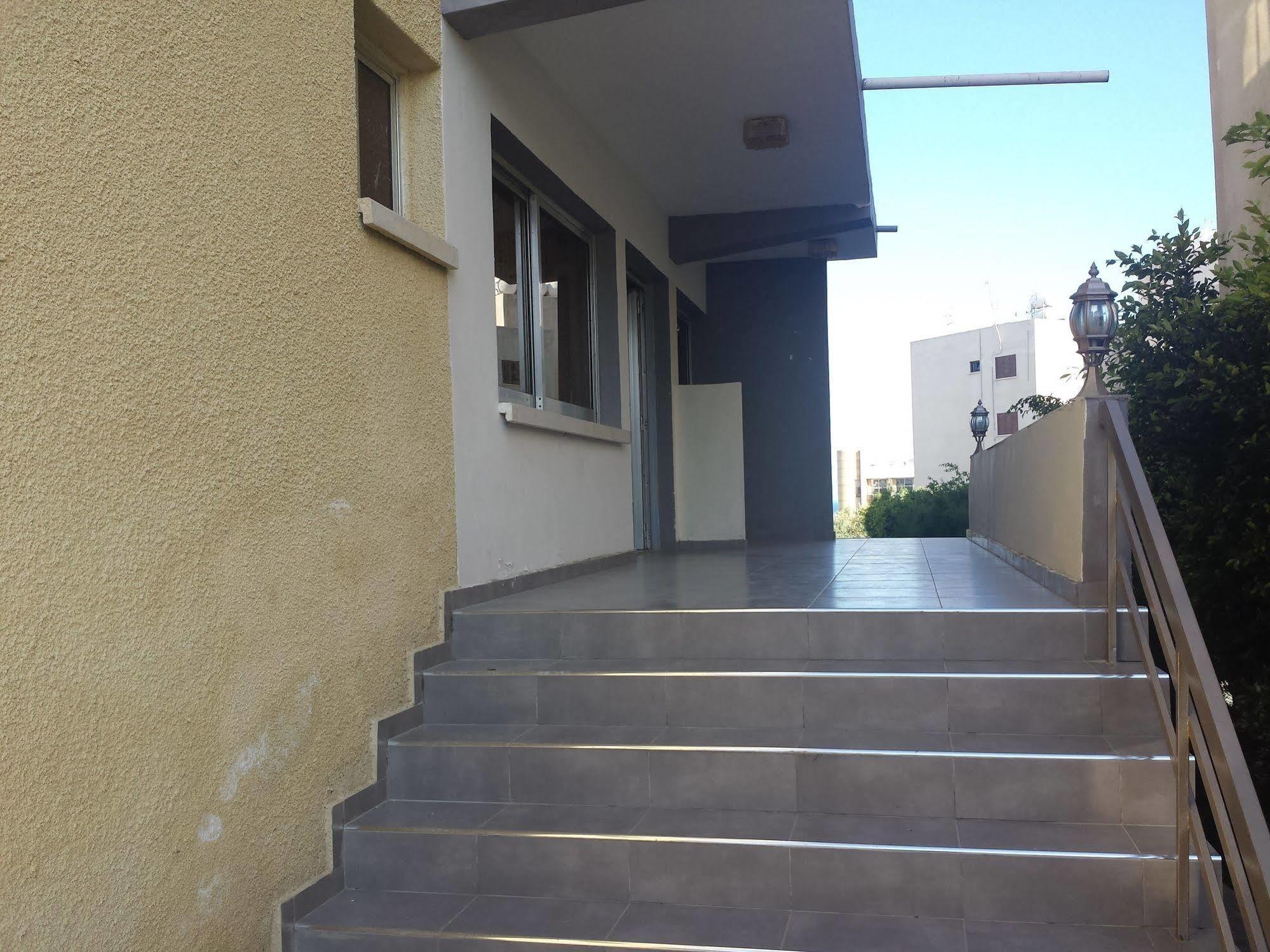 Polyxeni Hotel Apartments Limassol Ngoại thất bức ảnh