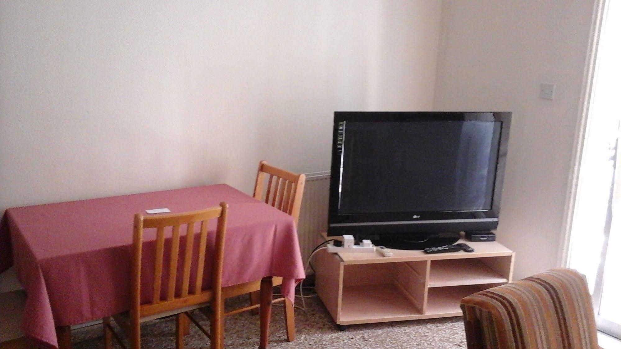 Polyxeni Hotel Apartments Limassol Ngoại thất bức ảnh