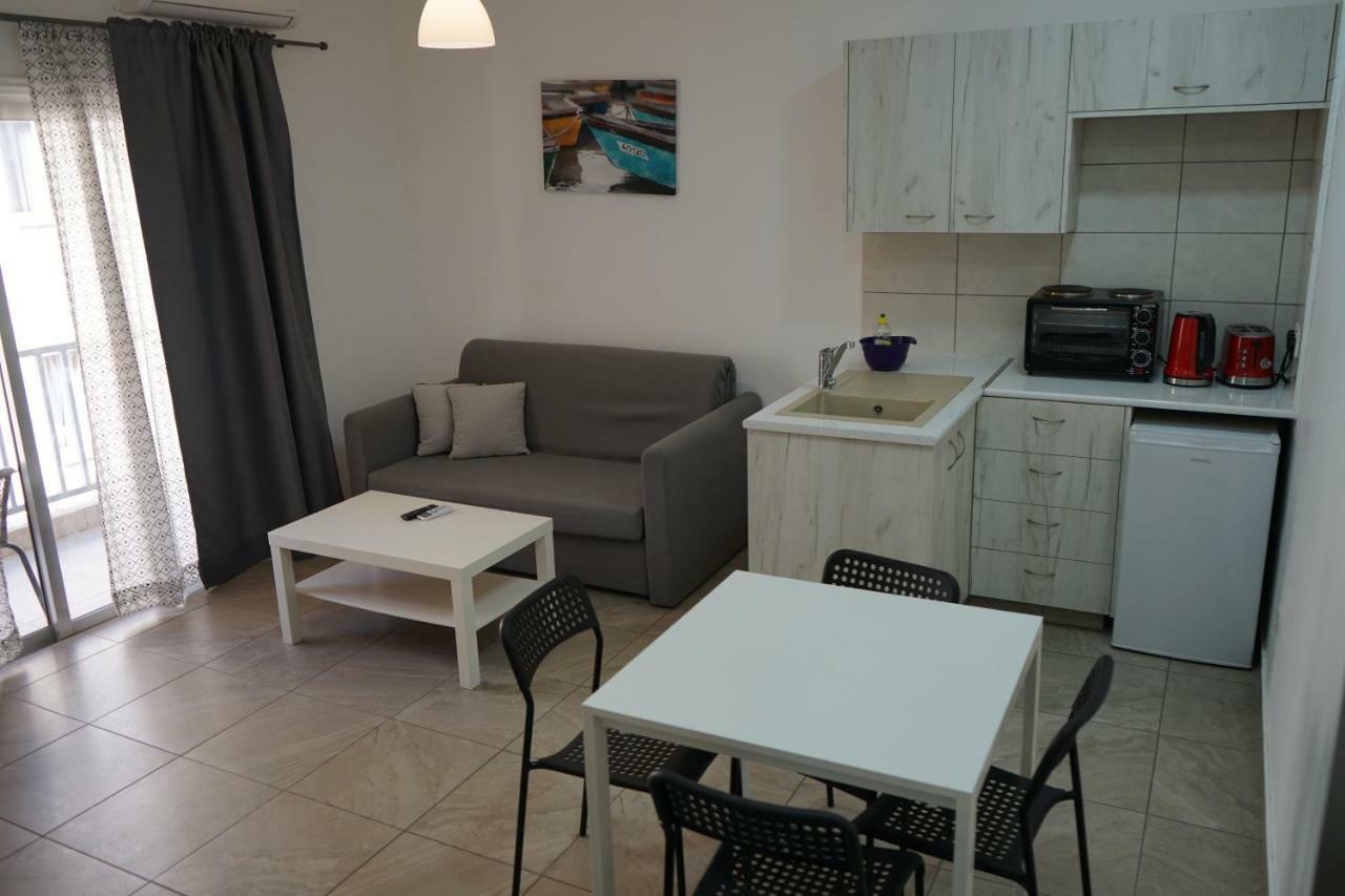 Polyxeni Hotel Apartments Limassol Ngoại thất bức ảnh