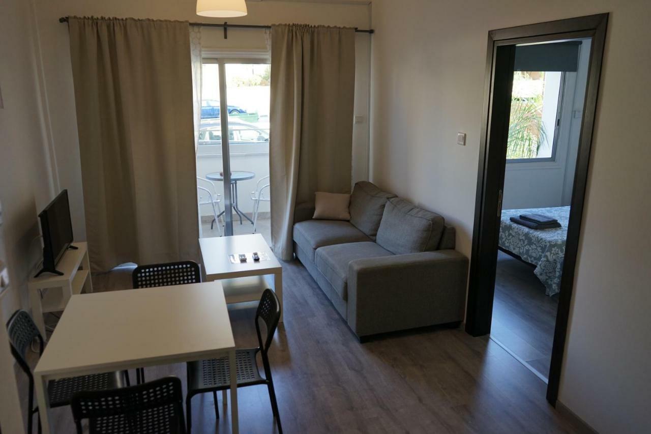 Polyxeni Hotel Apartments Limassol Ngoại thất bức ảnh